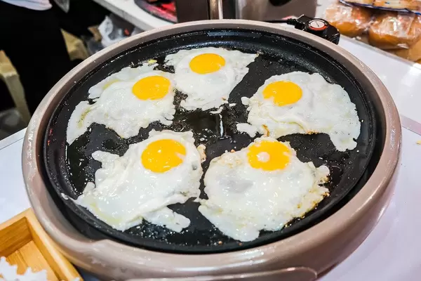 Fried eggs on electric fryer