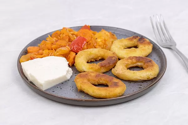 Fried Fish Rings with cheese and Vegetables
