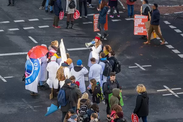 Friedliche Demonstranten für das Klima in Köln am 29.11.2019