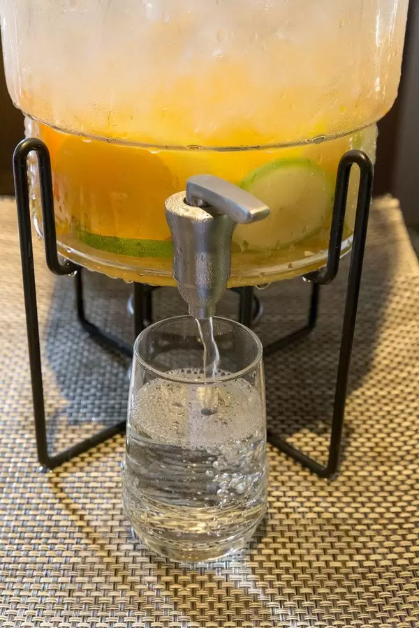 Frische gezapfte Limonade in Osho's Place in Köln