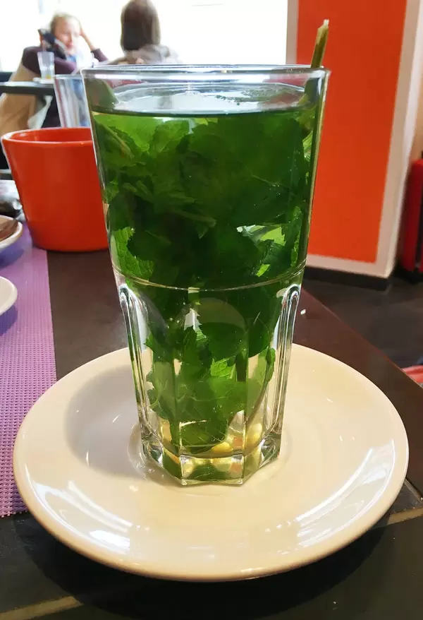 Frischer Tee mit Minze