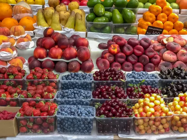 Frisches Obst am Danilovsky Market in Moskau