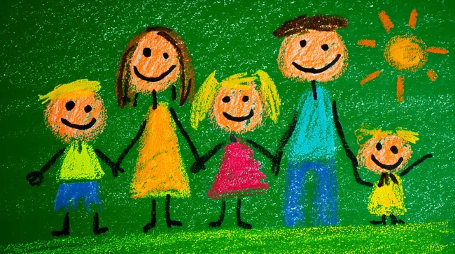 Fröhliche Kinderfamilie auf grünem Hintergrund