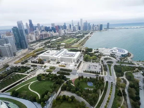 From above: Museum Campus, The Field Museum, Shedd Aquarium, Grant Park and Skyline of Chicago