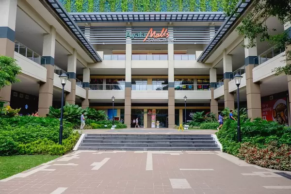 Front view of Ayala Mall in Bacolod.jpg