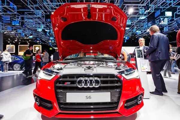 Frontansicht des roten Audi S6 bei der IAA 2017 in Frankfurt am Main