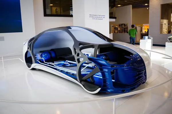 Frontansicht und Innere des Konzeptes von Plastic Omnium bei der IAA 2017