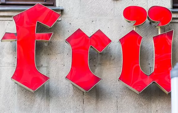 Frü am Eingang zum Restaurant Früh am Dom