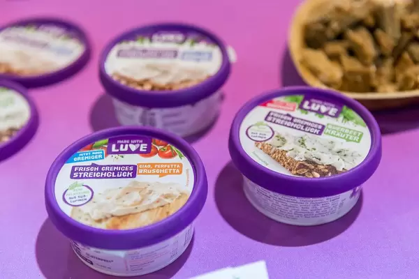 Frühstücksaufstrich rein pflanzlich ohne Soja verschiedene Sorten von Made with Luve