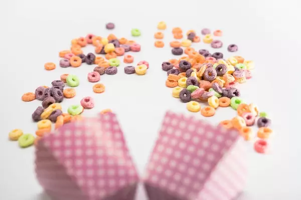Fruit loops and pink cardboard cups on a white surface (Flip 2019)