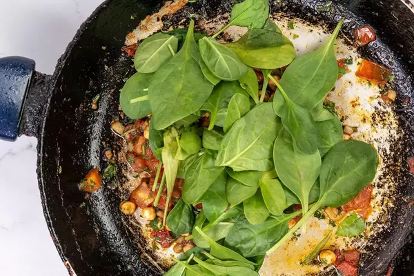 Frying sliced Tomato with Chickpeas and Baby Spinach (Flip 2019)