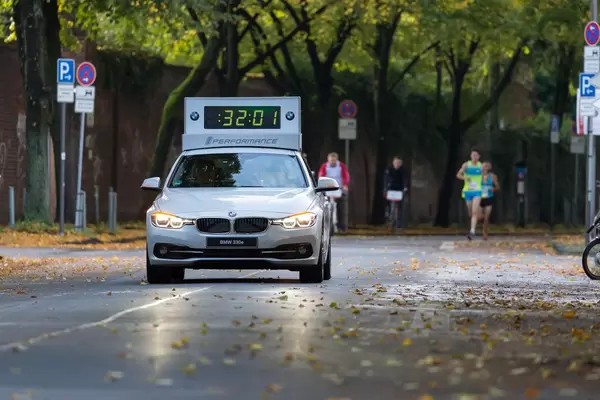 Führungsfahrzeug BMW 330e - Köln Marathon 2017