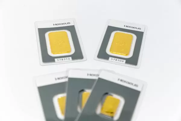 Fünf Heraeus Goldbarren im Packung