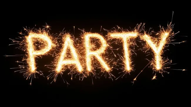 Funkelnde Wunderkerzen formen 'Party' auf dunklem Hintergrund