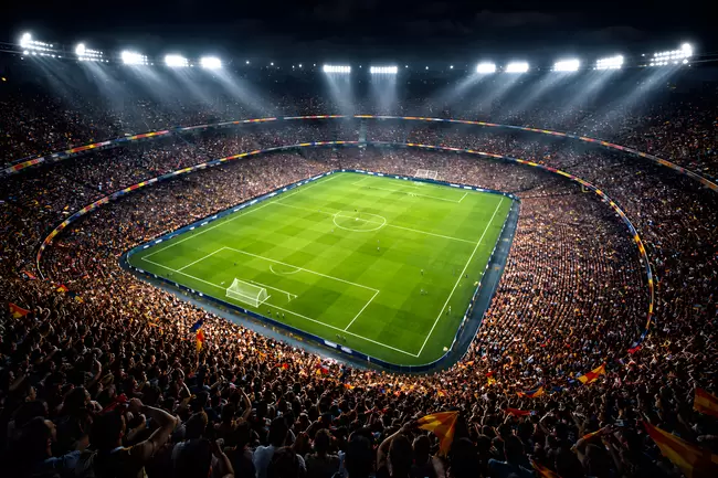 Fußballstadion bei Nacht - beeindruckende Flutlichtkulisse