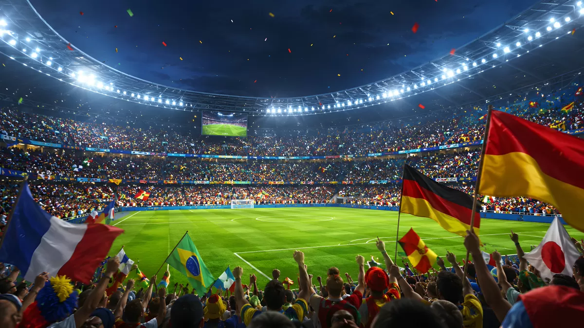 Fußballstadion bei Nacht mit Fans und Länderflaggen