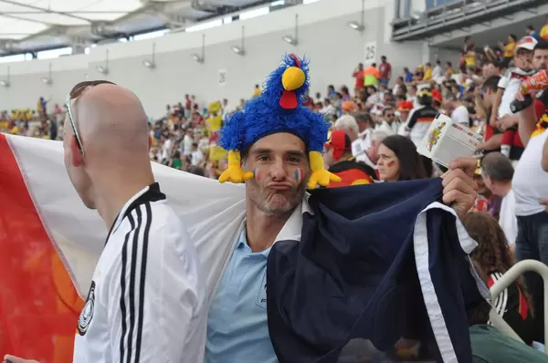 Fußball-Fan mit einer französischen Flagge - Fußball-WM 2014, Brasilien