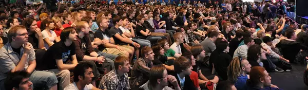 Gamescom 2011: Zuschauer eines Show Matches