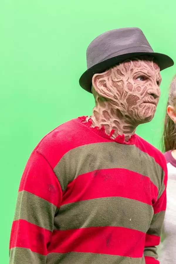 Gamescom-Besucher mit Freddy Krueger Maske