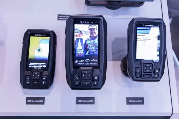 Garmin Striker GSP-Gerät mit Fischfinder und Echolot speichert Plätze und Orte