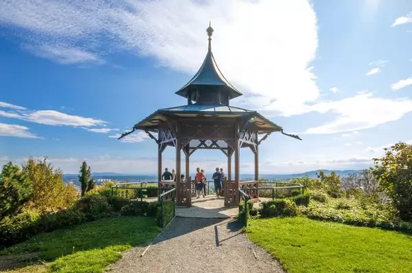 Gazebo im Schlossberger Park mit spektakulärem Blick auf Graz