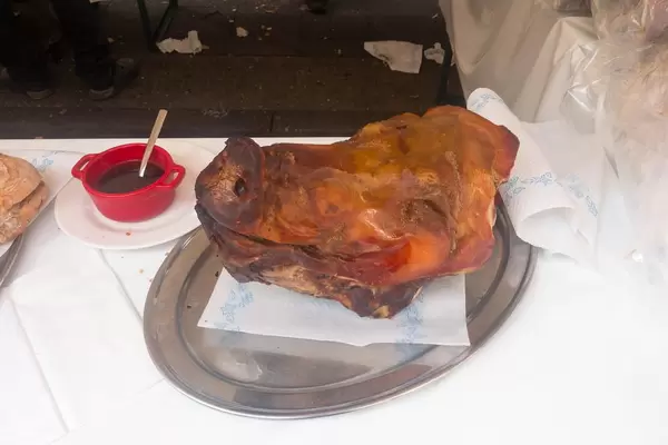 Gebratener Schweinekopf - Straßenfest, Köln