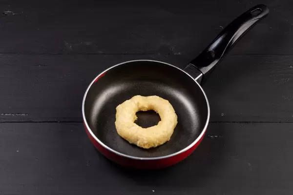 Gebratener Tintenfisch in der Pfanne