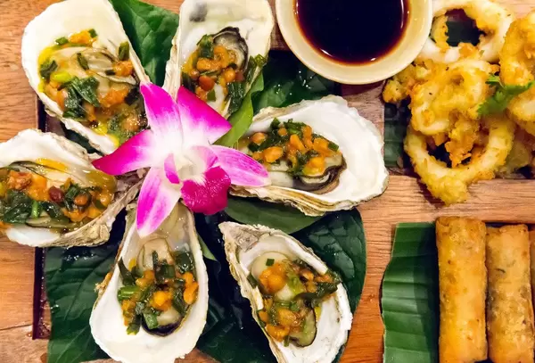 Gegrillte Austern mit Salsa-Soße