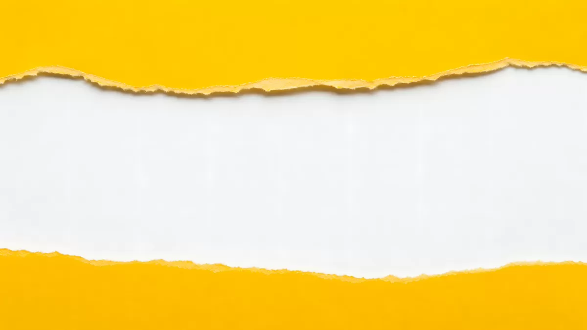 Gelbes Papier mit zerrissener Kante und weißem Streifen