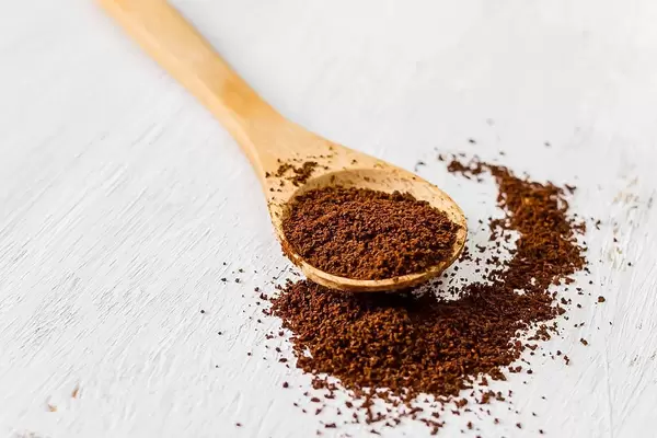 Gemahlenes Pulver für ein koffeinreichen Heißgetränk