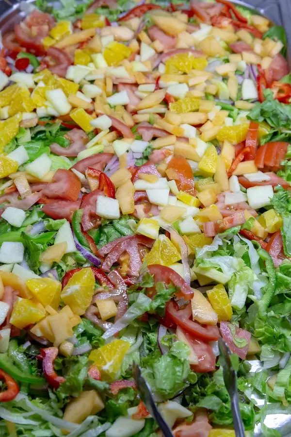 Gemischter Obst und Gemüsesalat