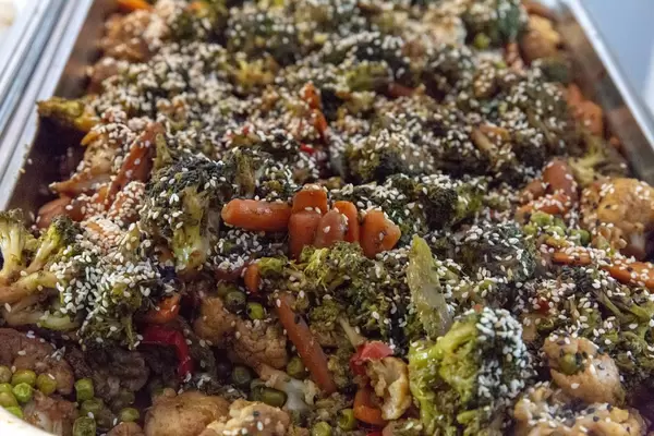 Gemischtes Gemüse mit Sesam