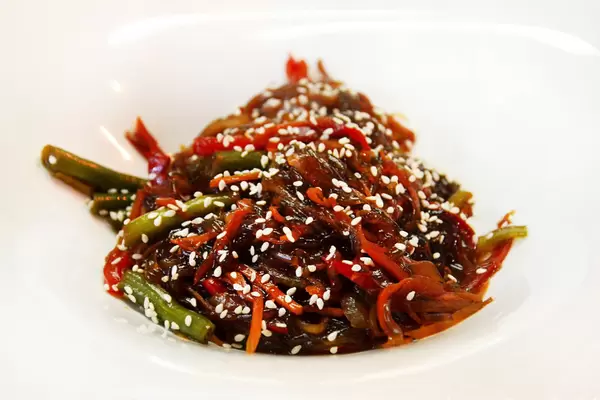 Gemüseeintopf mit Sesam