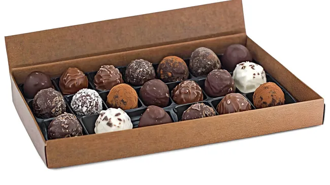 Genießerische Pralinenschachtel mit Schokoladentrüffeln