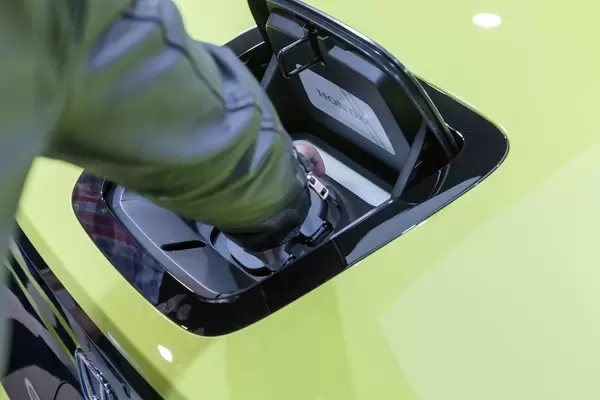 Ladeklappe für Honda-e: Schnellladen per CCS 2