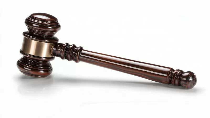 Gerichtlicher Hammer - Symbol für Justiz und Rechtsprechung