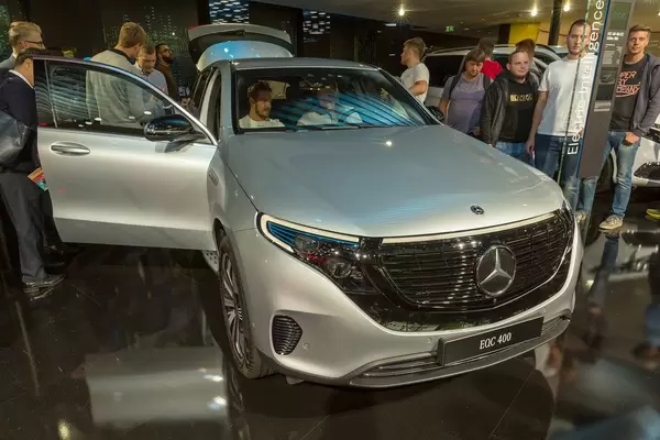 German car show vehicle and electric SUV: Mercedes EQC 400 4MATIC Edition 1886 front view