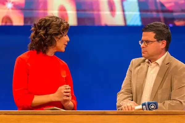 German television show "Kontraste" live from IFA-fair, with Eva-Maria Lemke and Professor Gideon Botsch of the university of potsdam #ardifa19