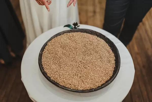 Gerstensamen in einer Schüssel auf einem Hochzeitsritual