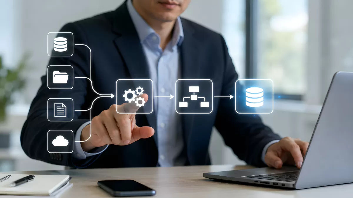 Geschäftsmann zeigt digitalen Datenverarbeitungsprozess