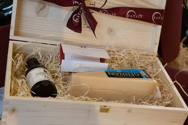 Geschenkset Eataly mit Käse und Balsamico