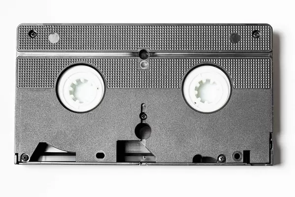 Geschlossene Videokassette vor weißem Hintergrund Draufsicht