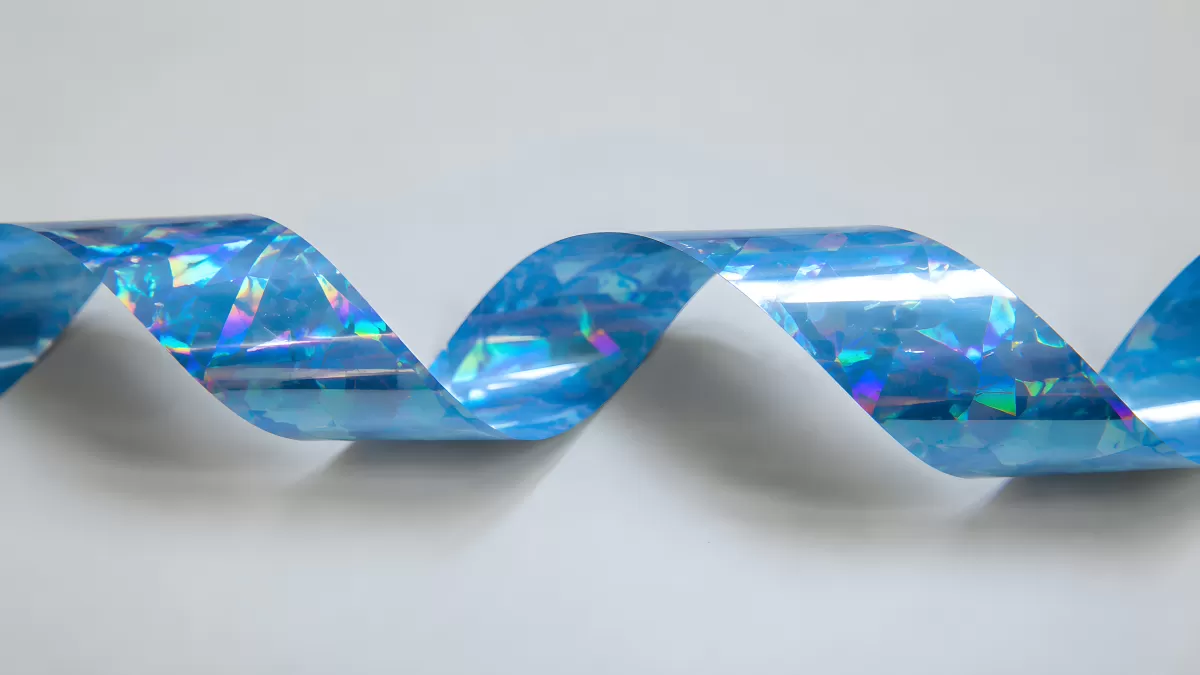 Geschwungenes blaues Holografie-Spiralband
