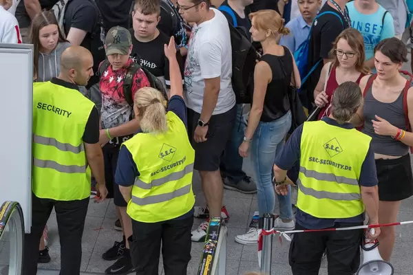Gesperrte Rolltreppen auf der Gamescom: Besuchermassen werden umgeleitet