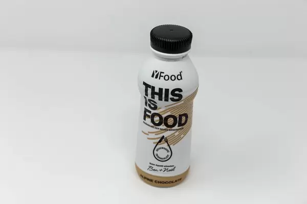 Gesunde und ausgewogene Ernährung mit Schokoladedrink