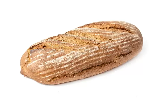 Gesundes Chronobrot für eine sportliche Ernährung, liegt isoliert vor weißem Hintergrund