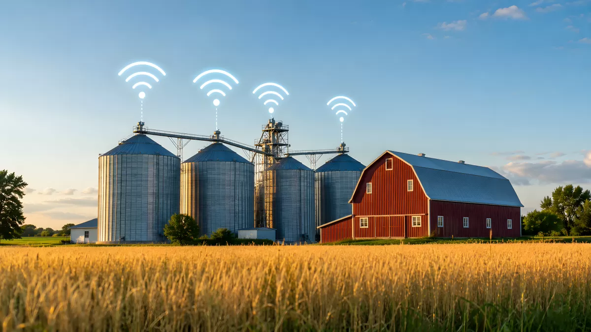Getreidesiloanlagen mit WLAN-Symbolen auf Bauernhof