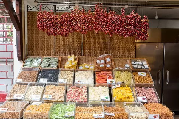 Getrocknetes Obst auf dem Mercado dos Lavradores in Funchal