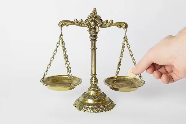 Gewichtsbestimmung, Geld wiegen und Balance halten