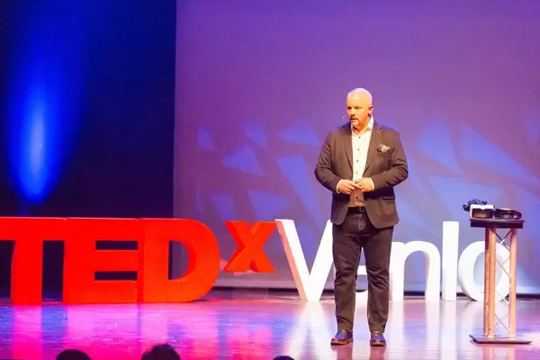 Gijs Hillmann bei der TEDxVenlo 2017